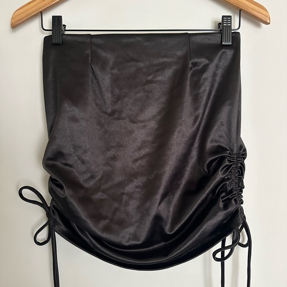 Windsor Skirt with Bows - Picture 2 of 4